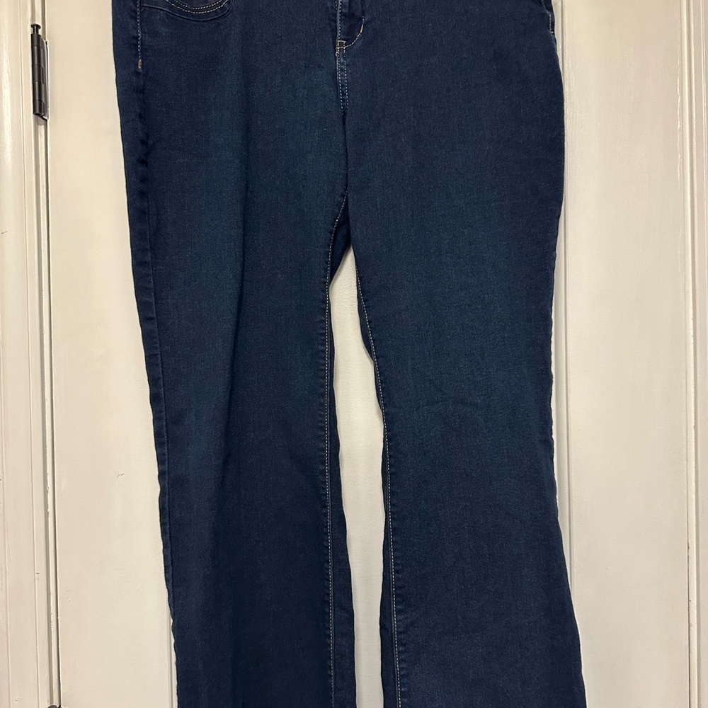 Size 14W Vera Wang Bootcut Jeans. - Picture 2 of 6